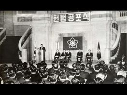 유신(維新) 선언 52주년... 주인인가, 나그네인가 기사 이미지