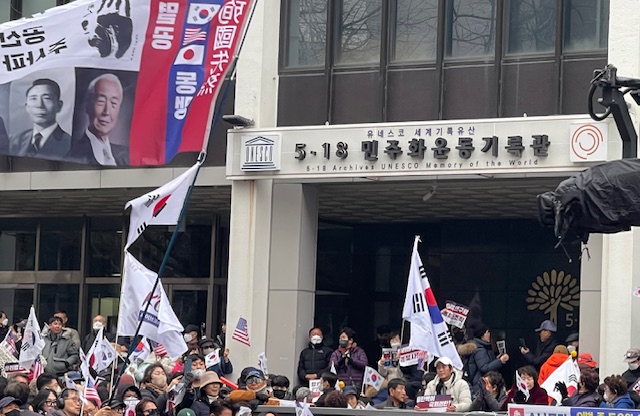 광주 금남로, 윤석열 대통령 지지 최대 인파 몰려 기사 이미지