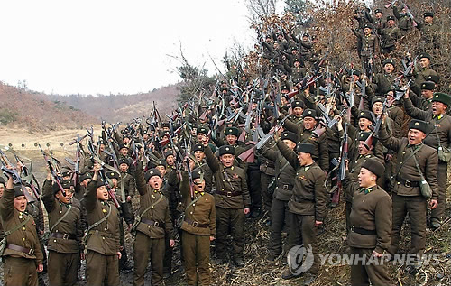 [한반도 르포] 북한군의 무장 탈영, 전선 비상 기사 이미지