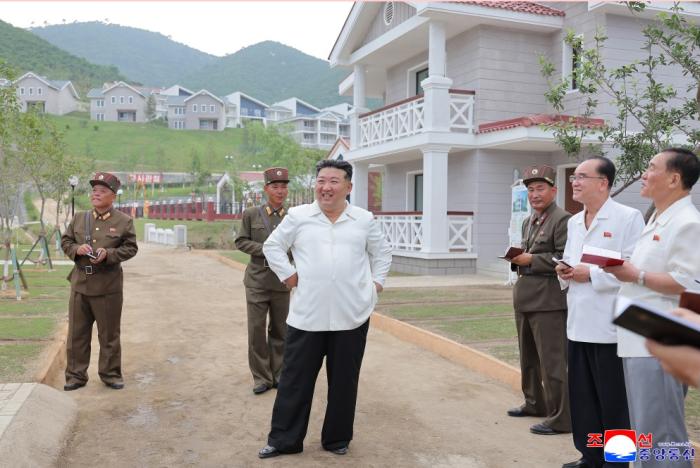 [북한의 오늘] ‘락원의 바다’인가, 선전의 수면 위에 뜬 신기루인가 기사 이미지