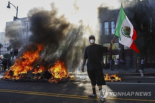 LA 시위 모습