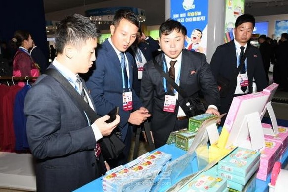 [북한의 오늘] 〈편지이어달리기대표단〉《세상에 부럼없는 나라》를 체감 기사 이미지