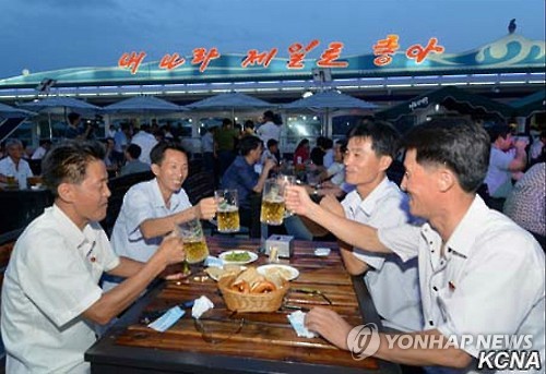 [한반도 르포] 대동강맥주, 거품 속의 체제 선전 기사 이미지