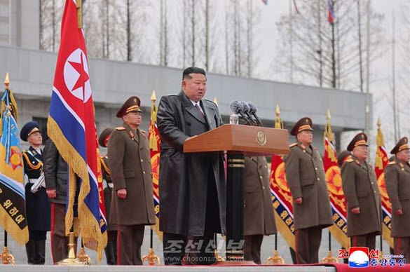 [북한 돋보기] ‘해외공병’ 환영식의 화려함 뒤에 가려진 질문들 기사 이미지
