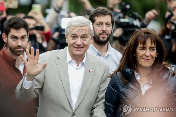 ‘칠레의 트럼프’ 카스트 압승 기사 이미지