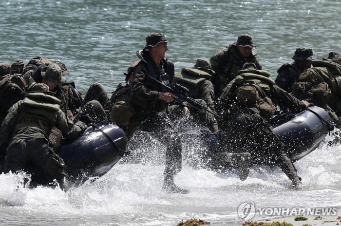 트럼프, 중동에 최대 1만명 추가 파병 검토