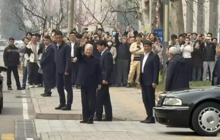 원자바오 이례적 공개 등장