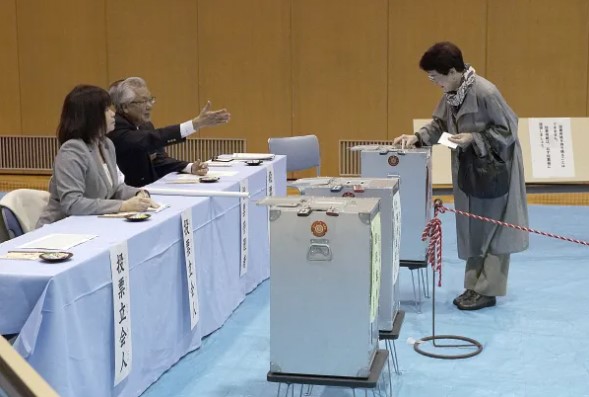 일본 투표 모습  연합뉴스