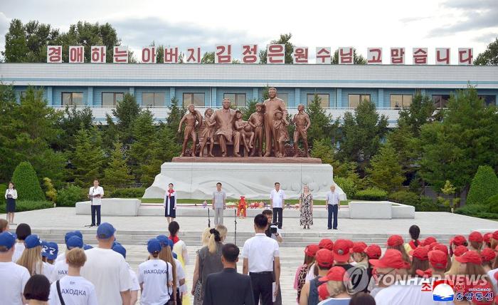 영국, 북한 원산 송도원 야영소 제재