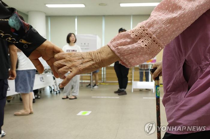 [사설] 사전투표율 실시간 보도하는 의도가 무엇인가?
