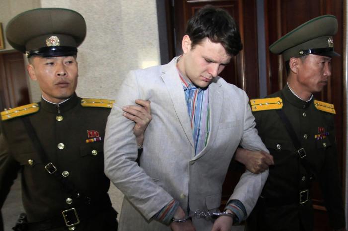 웜비어 유족에 북한 동결자금 260억원 지급 명령