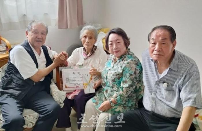 [북한 돋보기] 100세 노인의 삶마저 조직 선전에 동원하는 총련