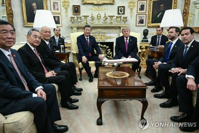 [사설] 선거가 있는 미국, 선거가 없는 중국