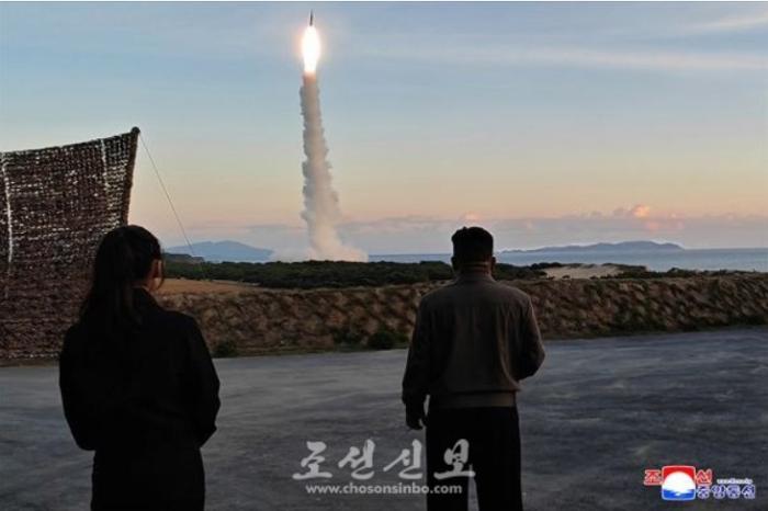 [북한의 오늘] 북한, 극초음속 전략미사일 발사훈련 발표