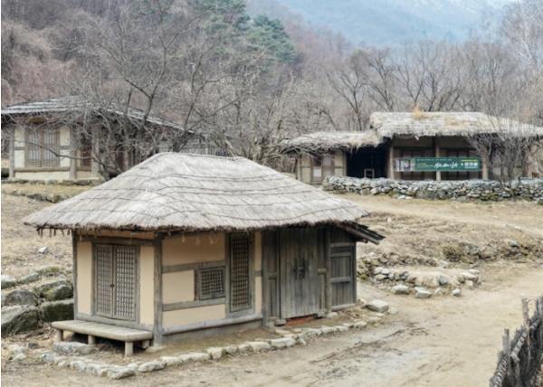 영화 ‘왕과 사는 남자’ 흥행 돌풍에 촬영지 문경새재도 북적