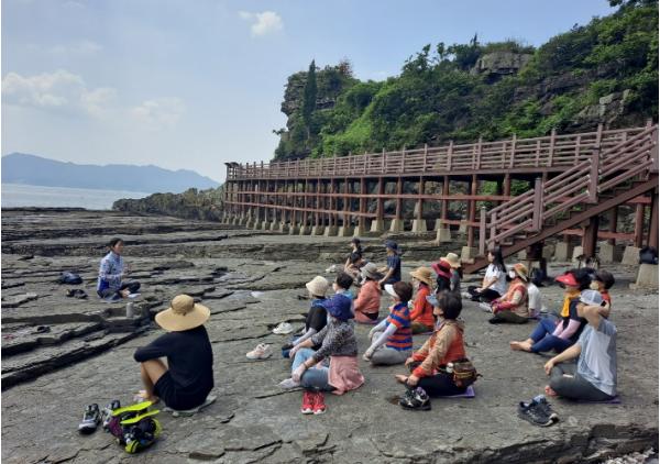 고성군, 코리아둘레길 ‘2026 걷기여행길 프로그램’ 운영… 웰니스 관광 본격화