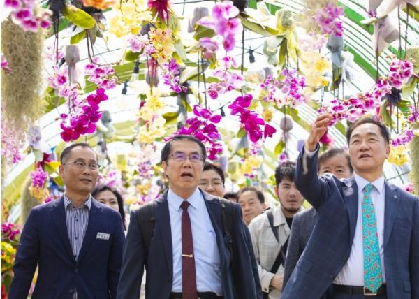 대만 타이난시장 평택시 공식 방문, ‘평택꽃나들이’서 대만 파인애플로 우정 나눠