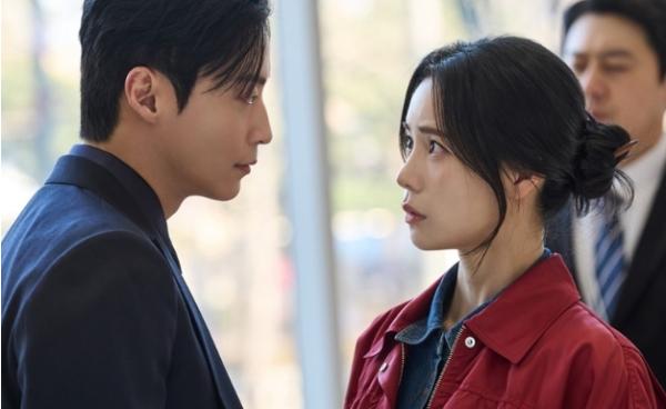 [SBS 멋진 신세계] 임지연-허남준, 미친 惡 시너지 등판! 일촉즉발 맞대면 포착 기사 이미지