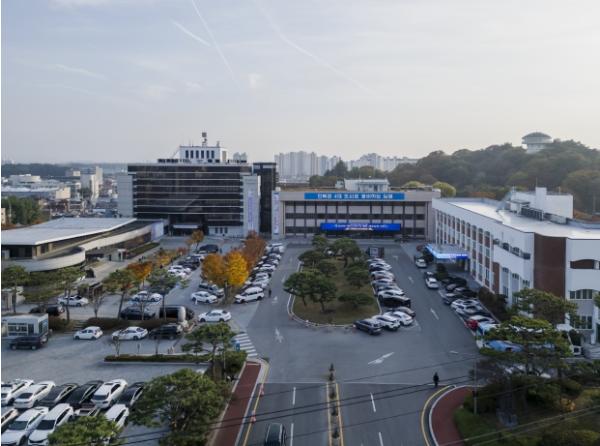 복잡한 빌딩 숲 대신, 지평선 황금 들녘으로 머무는 여행!