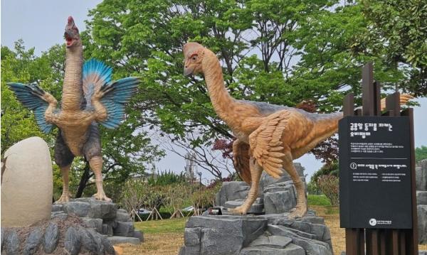 목포자연사박물관, 오비랩터 공룡 조형물 조성…체험형 공간 확대