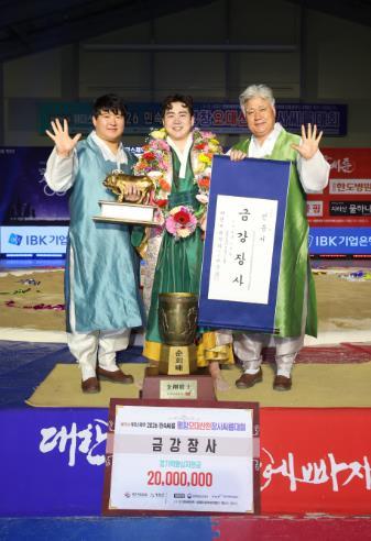 울주군 해뜨미씨름단 정종진, 평창오대산천장사씨름대회 금강장사 등극