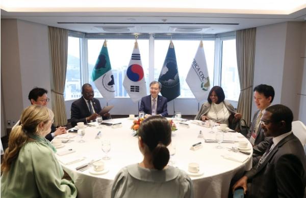 조현 외교장관, 한-아프리카 외교장관회의 참석 6개국 장관 및 3개 국제기구 수석대표와 양자회담 개최