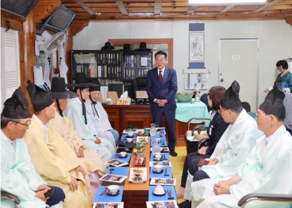 청도향교, 제12대 박권현 청도군수 취임 고유제 봉행 기사 이미지