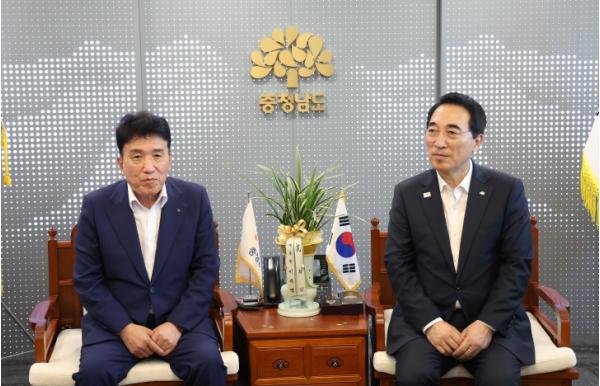하나금융그룹 함영주 회장, 2027논산세계딸기산업엑스포 민간위원장 위촉 기사 이미지