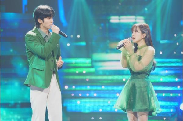 TV CHOSUN [미스트롯 포유] 美 홍성윤, 꽃미남 배우와 입맞춘다! '남자 복 없어도 듀엣 복은 넘쳐'